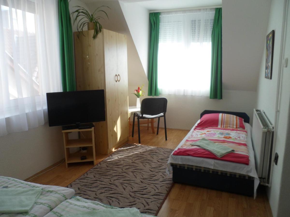 Makai Apartman Hotel ไฮจ์ดุสโซบอสโล ภายนอก รูปภาพ