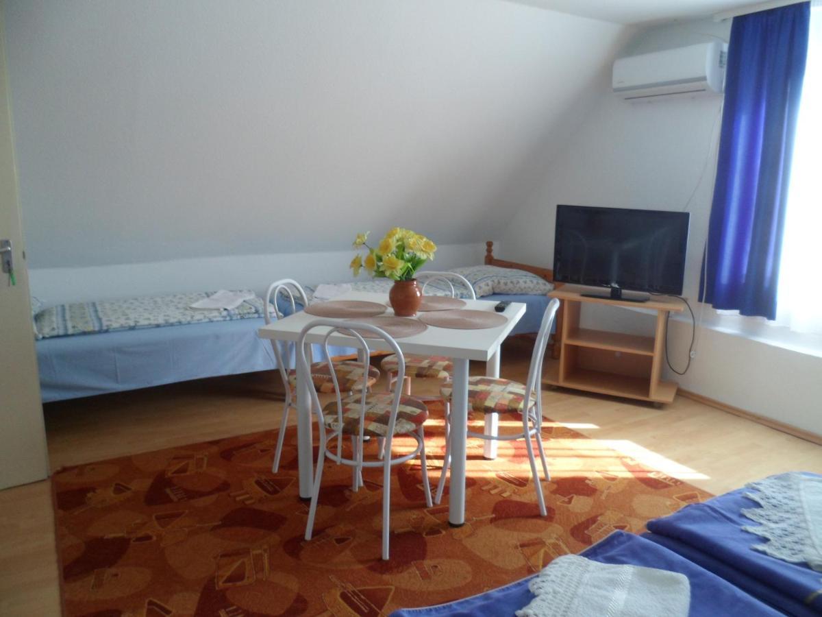 Makai Apartman Hotel ไฮจ์ดุสโซบอสโล ภายนอก รูปภาพ