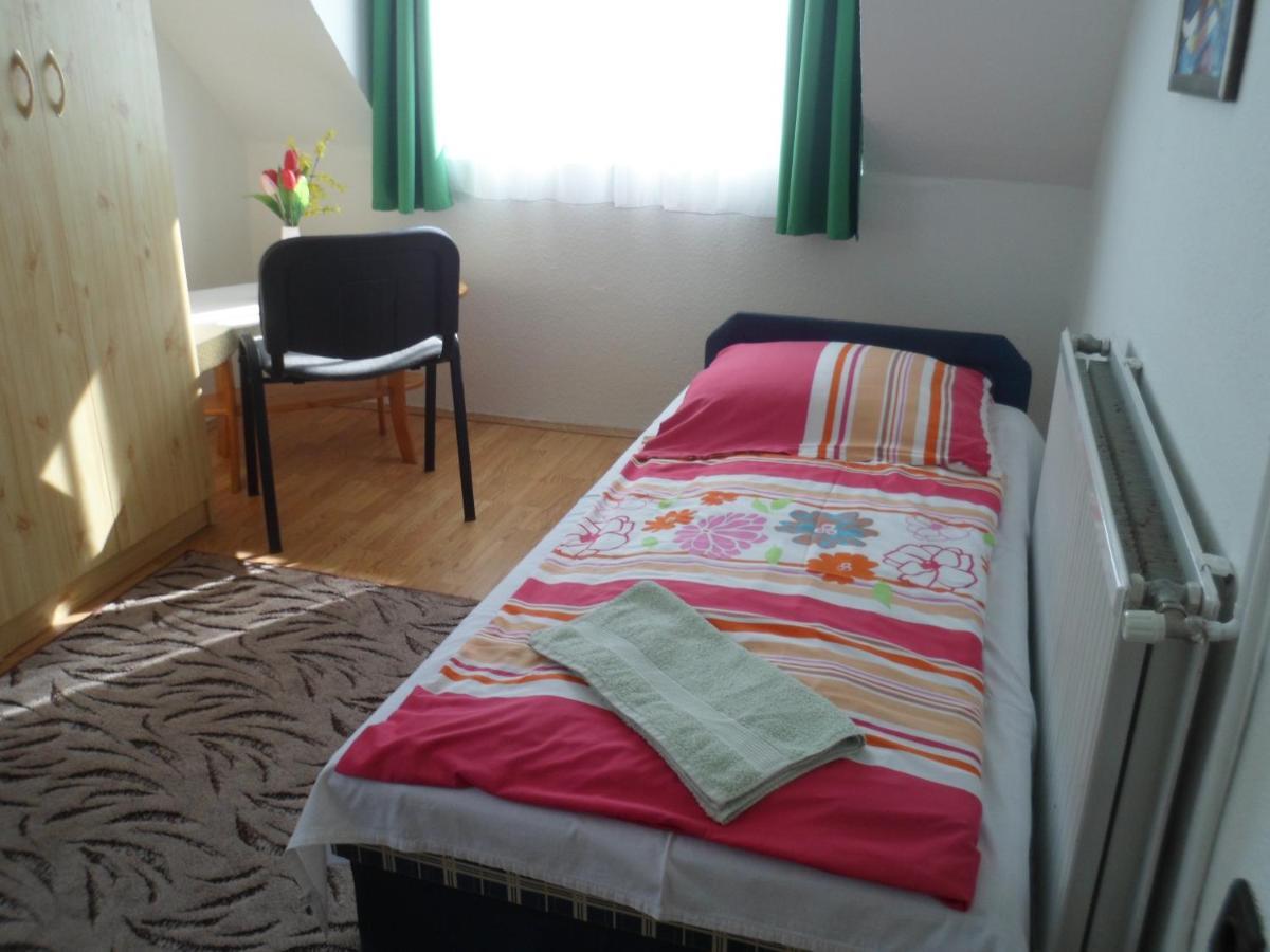 Makai Apartman Hotel ไฮจ์ดุสโซบอสโล ภายนอก รูปภาพ